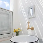 Yukari Sokak Special Category Pensión Alaçatı