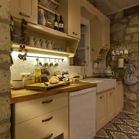 Yukari Sokak Special Category Guest house *