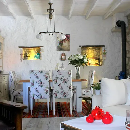 Yukari Sokak Special Category Guest house Alacati
