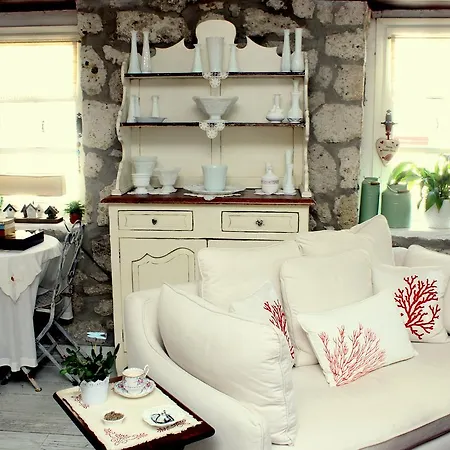 Guest house Yukari Sokak Special Category Alacati